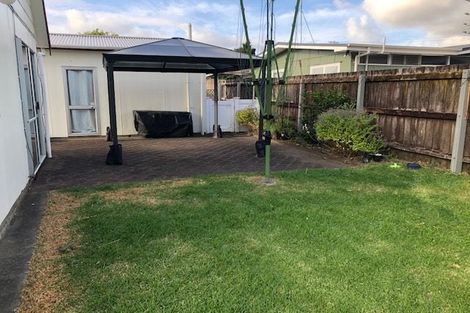 Photo of property in 3 Shepherds Road, Papakura, 2110