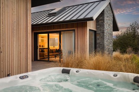 Photo of property in 2 Appin Court, Jacks Point, Queenstown, 9371