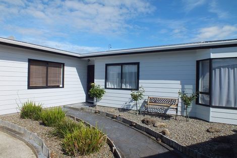 Photo of property in 87 Hillcrest Drive, Kelvin Grove, Palmerston North, 4414