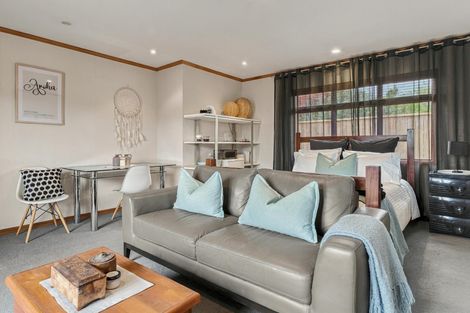 Photo of property in 12 Clare Street, Cambridge, 3434