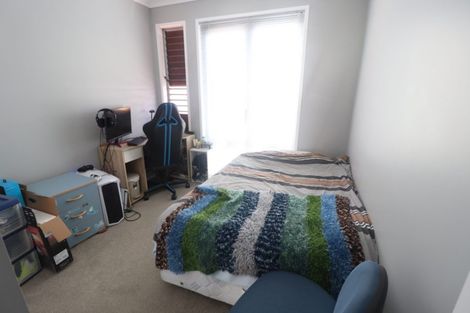 Photo of property in 7n Clearwater Cove, West Harbour, Auckland, 0618