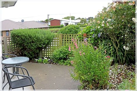 Photo of property in 2 Meretini Place, Foxton, 4814