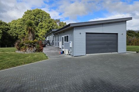 Photo of property in 24 Lacebark Drive, Kinloch, Taupo, 3377