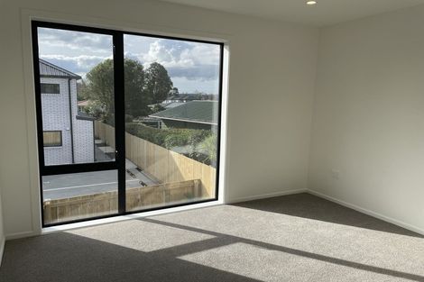 Photo of property in 1/12 Enderby Drive, Te Atatu Peninsula, Auckland, 0610