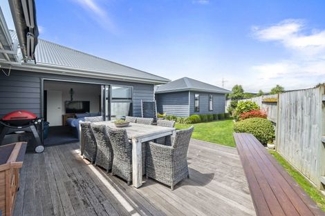Photo of property in 9 Saint Heliers Grove, Fitzherbert, Palmerston North, 4410