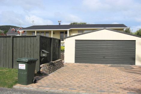 Photo of property in 14 Awatea Avenue, Paraparaumu, 5032