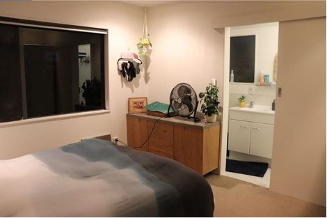 Photo of property in 1/2 Fernlea Rise, Bayview, Auckland, 0629