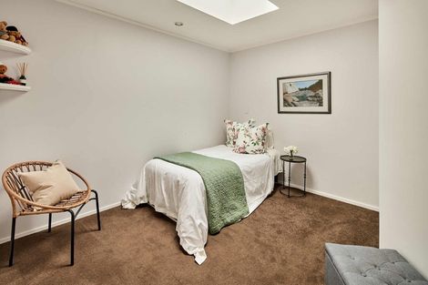 Photo of property in 15 Tirowhanga Road, Paremata, Porirua, 5024