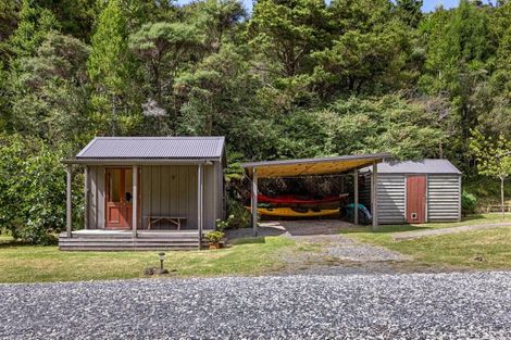 Photo of property in 28 Opahi Bay Road, Mahurangi West, Warkworth, 0983