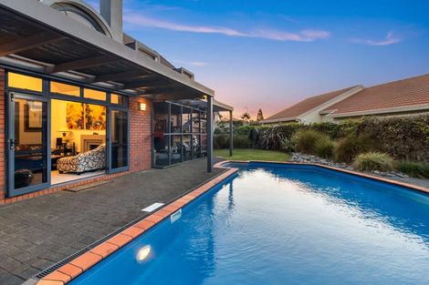 Photo of property in 28 Connemara Court, West Harbour, Auckland, 0618