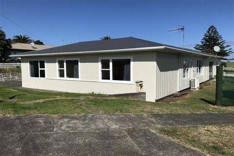Photo of property in 48a Rangiora Street, Castlecliff, Whanganui, 4501