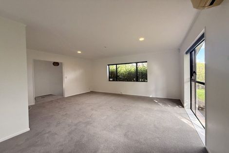 Photo of property in 53 Mirrabooka Avenue, Botany Downs, Auckland, 2010
