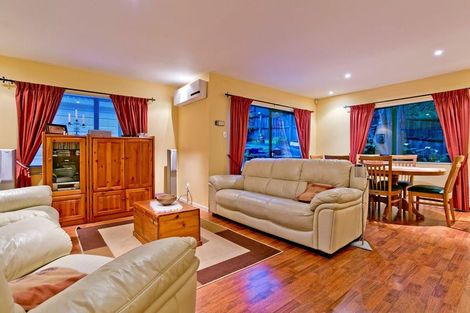 Photo of property in 1/6 Carlisle Road, Browns Bay, Auckland, 0630