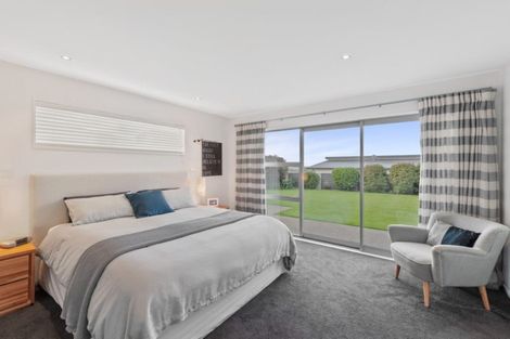 Photo of property in 16 Ravensdale Rise, Westmorland, Christchurch, 8025