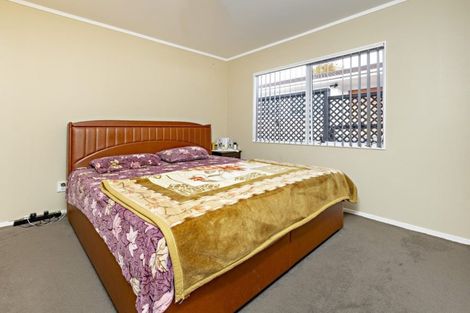 Photo of property in 2/47 Great South Road, Manurewa, Auckland, 2102