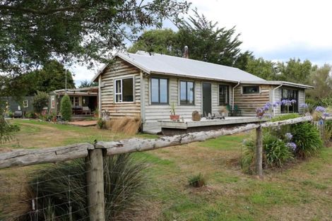 Photo of property in 15 Surat Bay Road, New Haven, Owaka, 9585