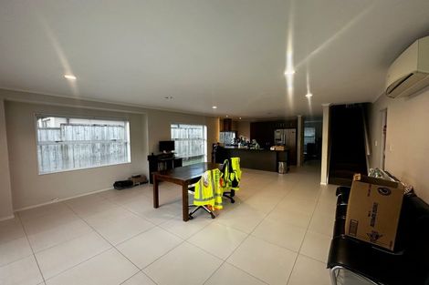 Photo of property in 3 Lorenzo Way, Flat Bush, Auckland, 2016