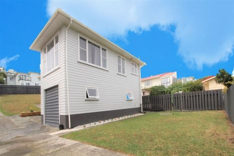 Photo of property in 31 Turville Crescent, Newlands, Wellington, 6037