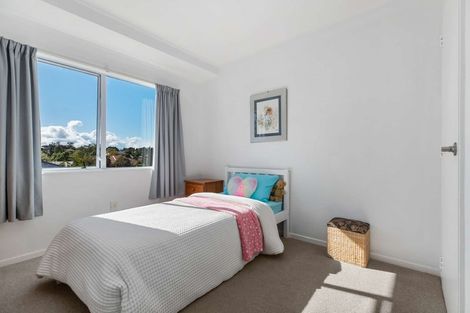 Photo of property in 1/16 Midgley Road, West Harbour, Auckland, 0618
