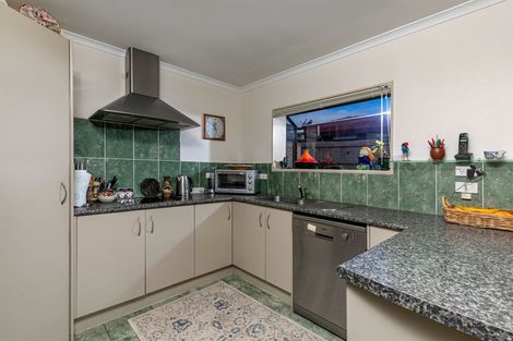 Photo of property in 15 Westglen Place, Ranui, Auckland, 0612