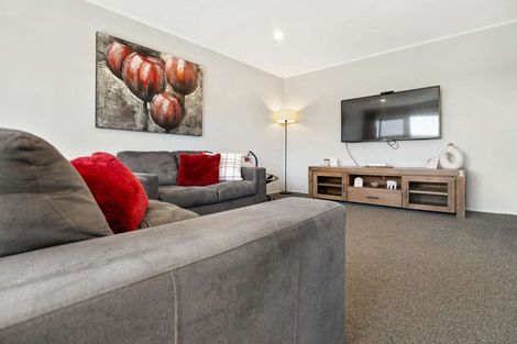 Photo of property in 112a Queen Street, Waiuku, 2123