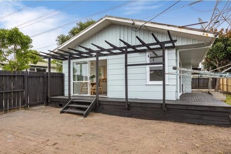 Photo of property in 9 Huruhuru Road, Massey, Auckland, 0614