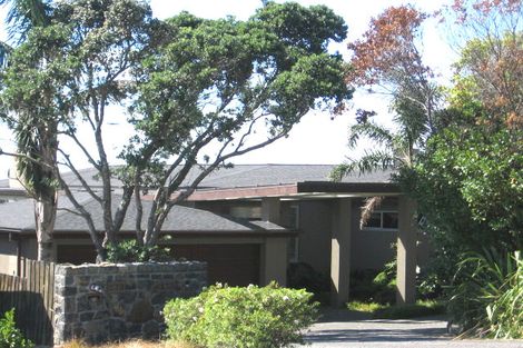 Photo of property in 137 Churchill Road, Rothesay Bay, Auckland, 0630