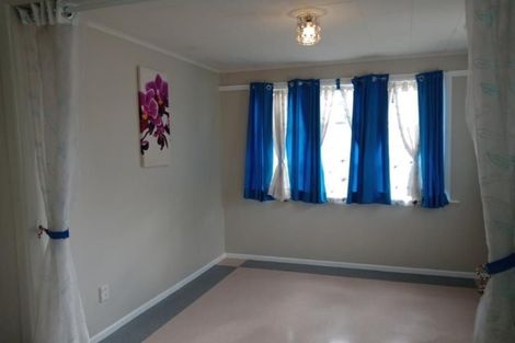 Photo of property in 11 Savage Crescent, Upper Hutt Central, Upper Hutt, 5018