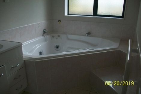 Photo of property in 10 Basra Drive, Henderson, Auckland, 0612