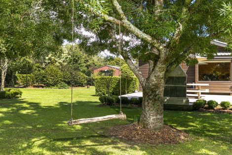 Photo of property in 1074 Peak Road, Helensville, 0875