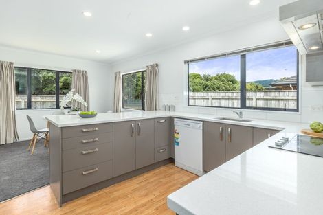 Photo of property in 18 Guildford Drive, Paraparaumu, 5032