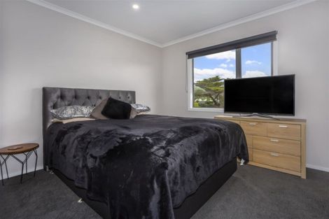 Photo of property in 17a Gloucester Street, Cannons Creek, Porirua, 5024