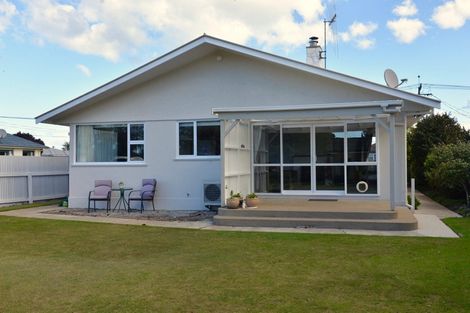 Photo of property in 16 Sandringham Street, Oamaru North, Oamaru, 9400