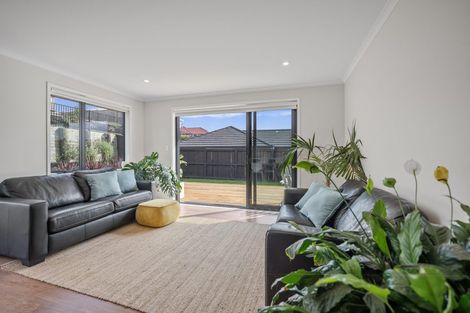 Photo of property in 12 Porokaiwhiri Avenue, Helensville, 0800