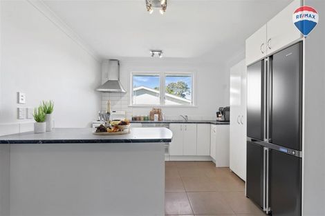 Photo of property in 43 Stewart Drive, Newlands, Wellington, 6037