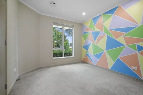 Photo of property in 10 Ernest Shackleton Place, Waiuku, 2123