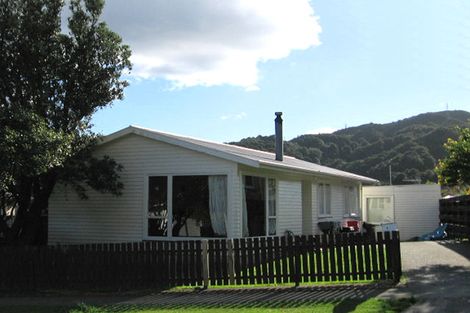 Photo of property in 15 Mitimiti Grove, Wainuiomata, Lower Hutt, 5014
