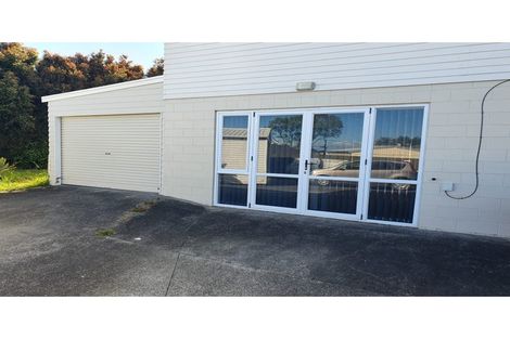 Photo of property in 1/212 Sunnynook Road, Totara Vale, Auckland, 0627