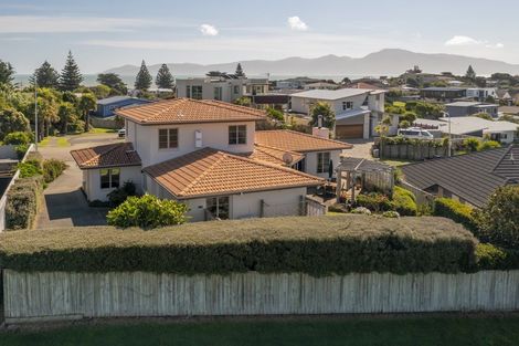 Photo of property in 136 Renown Road, Raumati South, Paraparaumu, 5032