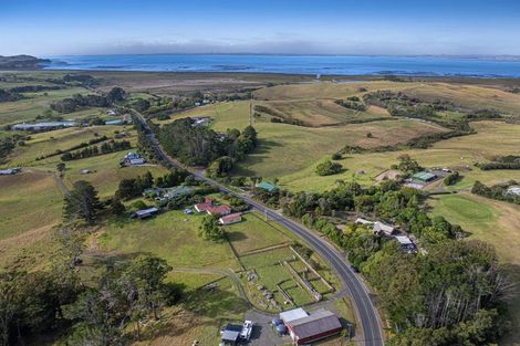 Photo of property in 1688 South Head Road, South Head, Helensville, 0874