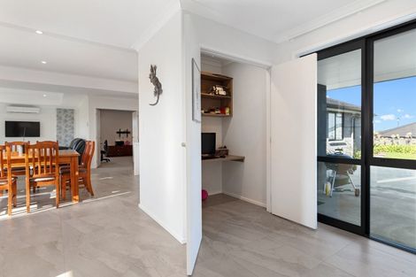 Photo of property in 15 Greystone Place, Omokoroa, 3114