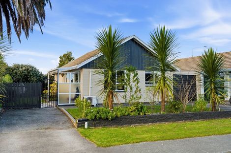 Photo of property in 2/2 Lomax Place, Islington, Christchurch, 8042