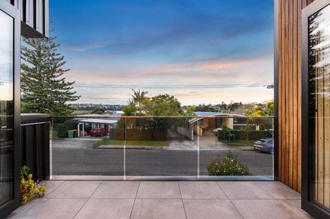 Photo of property in 33 Renata Crescent, Te Atatu Peninsula, Auckland, 0610