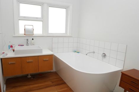 Photo of property in 19 Gavin Road, Raumati Beach, Paraparaumu, 5032