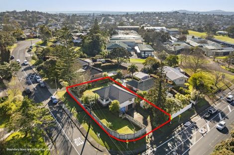 Photo of property in 92 Stottholm Road, Titirangi, Auckland, 0604
