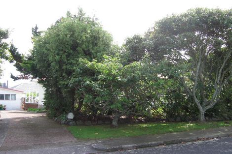 Photo of property in 2 Rowan Terrace, Te Atatu South, Auckland, 0610