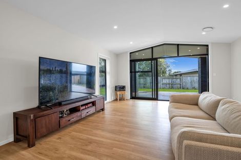 Photo of property in 27 Coutts Way, Fitzherbert, Palmerston North, 4410