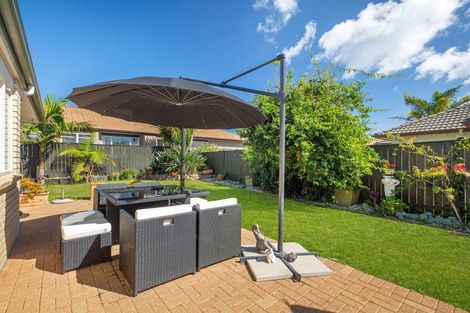 Photo of property in 5 Bellshill Close, Wattle Downs, Auckland, 2103