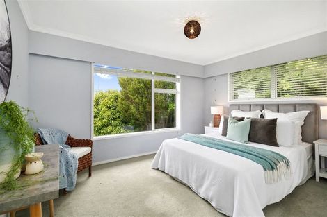 Photo of property in 42 Turville Crescent, Newlands, Wellington, 6037