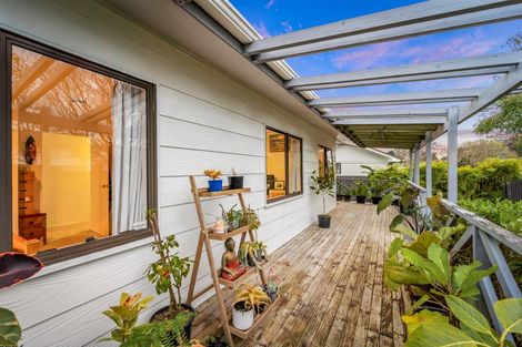 Photo of property in 2/2 Crosby Road, West Harbour, Auckland, 0618